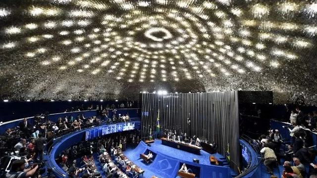 Senado de Brasil debate impeachment a Dilma Rousseff. (Vía: AFP)