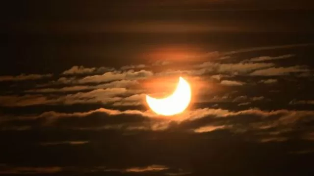 Eclipse de sol en Indonesia. (Vía: Twitter)