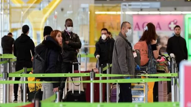 España impondrá desde el lunes una cuarentena a viajeros llegados de Colombia, Perú y 8 países africanos. Foto: AFP referencial