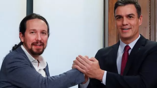 Pedro Sánchez y Pablo Iglesias firmaron acuerdo para un Gobierno de coalición en España. Foto: EFE
