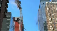 Estados Unidos: Momento en que una grúa colapsa e impacta un edificio