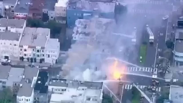 EE.UU.: incendio se registra en San Francisco por explosión de línea de gas 