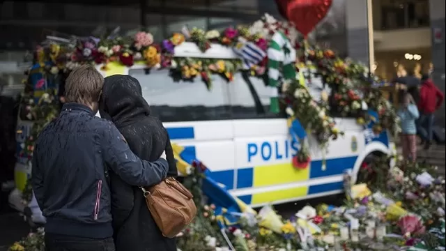 Rinden homenaje a víctimas de atentado en Estocolmo. Foto: AFP