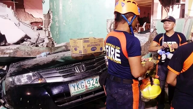 Rescatistas buscan sobrevivientes de sismo en Filipinas. Foto: AFP