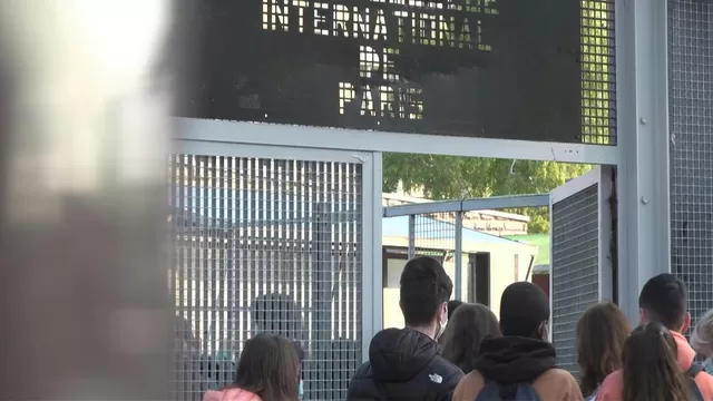 Francia: Alumnos de secundaria regresan a clases presenciales en el inicio del desconfinamiento gradual
