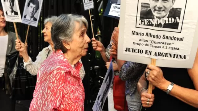 Expolicía Mario Sandoval es extraditado a Argentina para ser juzgado por crímenes en dictadura militar. Foto: AFP