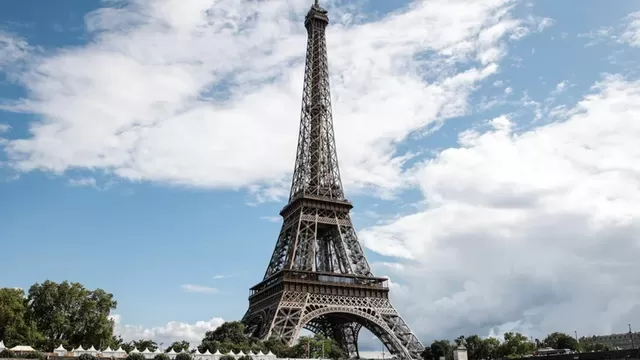 Francia: Evacuaron Torre Eiffel y sus alrededores por presunta amenaza de bomba