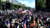 COVID-19: Ciudadanos en Francia marchan en oposición al pase sanitario