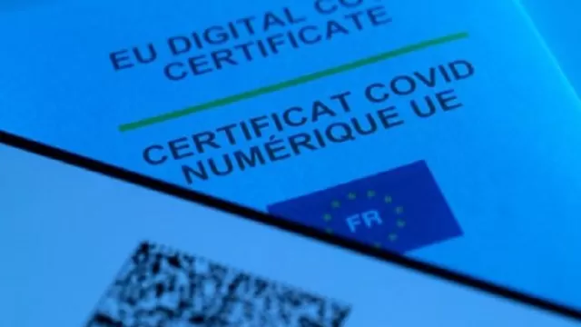 Francia lanza certificado sanitario para sus ciudadanos vacunados contra COVID-19 en el extranjero. Foto: AFP