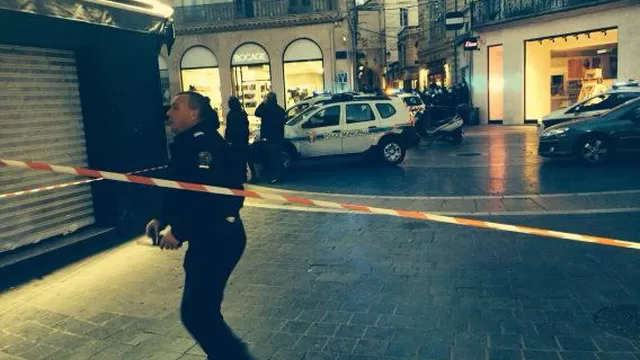 La polic&iacute;a ha cercado los alrededores de la joyer&iacute;a en Montpellier. Imagen: @csaintojouan