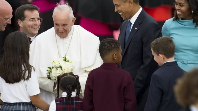 Papa Francisco en recibido por Barack Obama. (V&iacute;a: AFP)