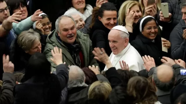 El papa Francisco recibió en El Vaticano a afectados por terremotos en Italia en 2016. (Vía: Twitter)