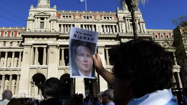 Gobierno argentino acusa a Nisman de "malversación" y le llama "sinvergüenza"