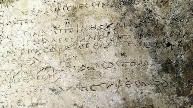 De acuerdo a las estimaciones de los arque&oacute;logos, la tableta, en arcilla, ser&iacute;a del siglo III d.C. durante la &eacute;poca romana. (Foto: AFP)