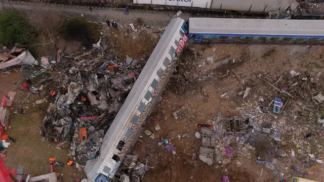 Grecia: Más de 35 personas murieron tras impacto frontal entre 2 trenes