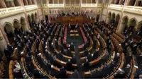 Hungría: Parlamento aprueba ley que impide adopción por parejas homosexuales