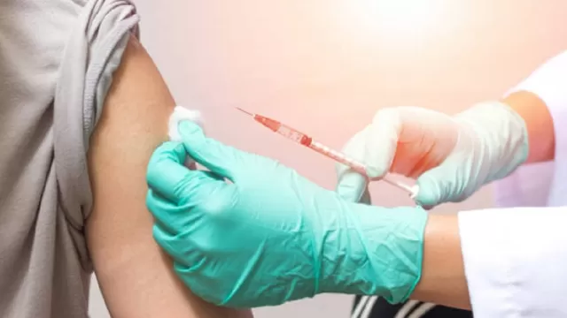 India continúa las pruebas de la vacuna de Oxford contra la COVID-19. Foto: iStock