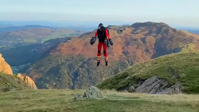 Inglaterra: Socorristas prueban traje que les permite volar para salvar vidas