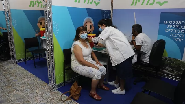 Israel: Casi la mitad de los mayores de 60 años han recibido la tercera dosis de la vacuna contra COVID-19. Foto referencial: EFE