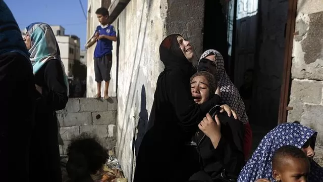 Mujeres palestinas lloran en Gaza la muerte de un ser querido en un ataque israelí sobre la ciudad de Gaza (Foto: AFP)