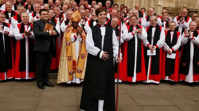 Libby Lane se convirtió en la primera obispa de la Iglesia de Inglaterra