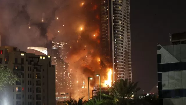 Lujoso hotel que se incendió en Dubái será reconstruido / AFP