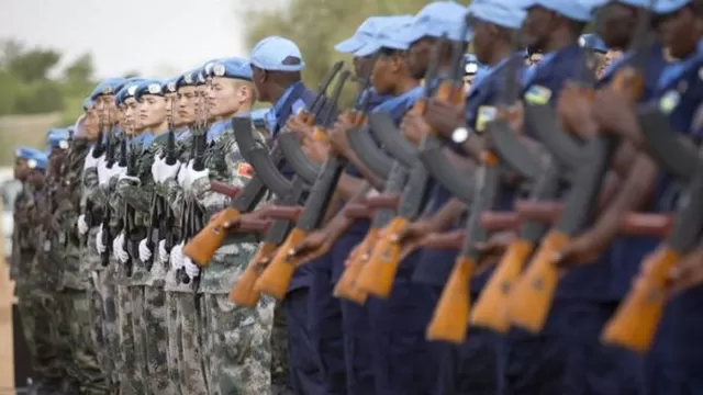 Mali: ataque contra campamento de la ONU deja diez cascos azules muertos y 25 heridos