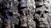 México: Arqueólogos descubren fachada de una torre de cráneos de Tenochtitlan