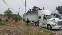 México: Hallan a 310 migrantes que viajaban hacinados en caja de tráiler 