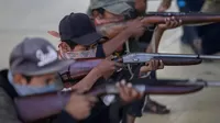 México: Niños del estado de Guerrero se entrenan con armas de fuego para luchar contra el narcotráfico