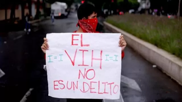 México: Queman y asesinan a joven gay en Cancún tras revelar que era VIH-seropositivo. Foto referencial: EFE
