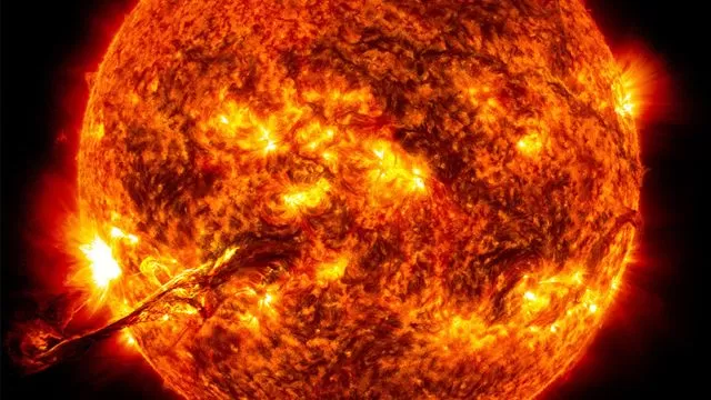 NASA registró gigantesco agujero en el polo sur del Sol