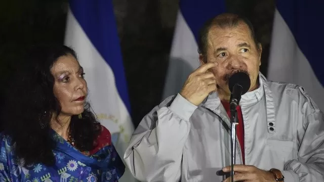 Daniel Ortega, presidente de Nicaragua y su esposa Rosario Murillo. (Vía: AFP)