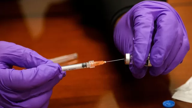 OMS descarta la necesidad de una dosis de refuerzo de la vacuna contra la COVID-19. Foto referencial: AFP