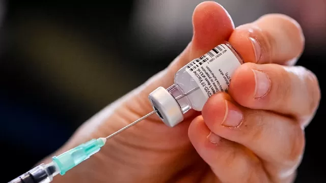 OMS: La aparición de variantes del coronavirus no significa que haya que reconsiderar efectos de las vacunas. Foto: AFP referencial