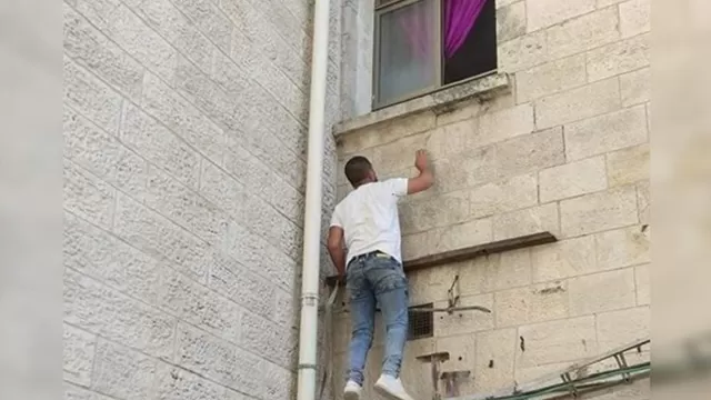 Palestino trepó pared de hospital para despedirse de su madre que murió por COVID-19