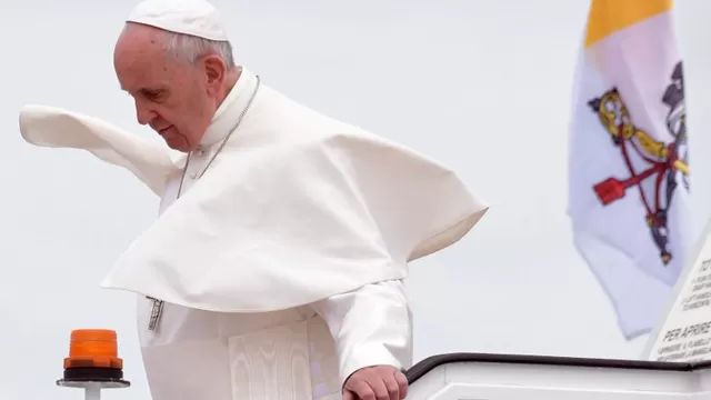 Papa Francisco llegó a Portugal para su primera peregrinación a Fátima. Foto: AFP