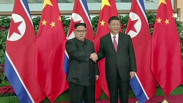 Sorpresiva reunión entre presidente chino y norcoreano Kim. Captura: AFP