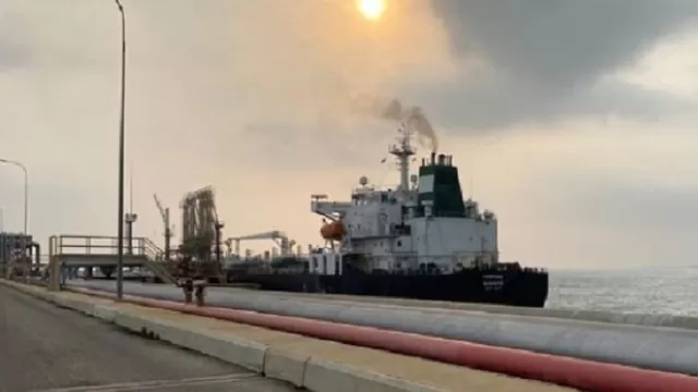 Primer buque petrolero de Irán llega a puerto de Venezuela pese a sanciones de Estados Unidos. Foto: Tareck el Aissami