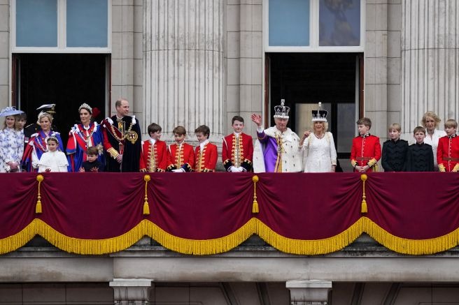 El príncipe Harry y su escasa participación en la coronación del rey Carlos III: ¿Por qué quedó en tercera fila?