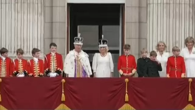 Coronación del rey Carlos III: Familia real saludó desde el balcón de Buckingham