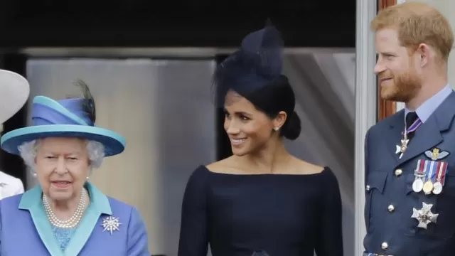 Isabel II, el príncipe Harry y Meghan Markle. Foto: AFP