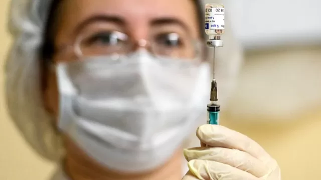 Rusia iniciará en febrero la producción masiva de su segunda vacuna contra la COVID-19. Foto: AFP referencial