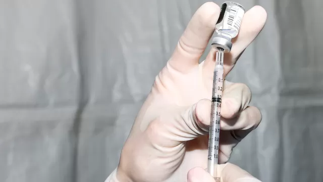 Rusia registró su tercera vacuna contra la COVID-19, la CoviVac. Foto: AFP referencial