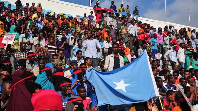 Miles de somalís se manifiestan contra los autores del atentado de Mogadiscio. Foto: AFP