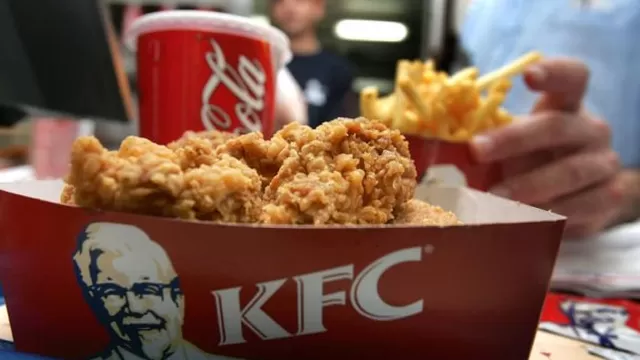 Sudáfrica: joven comió gratis en KFC por 2 años al hacerse pasar por inspector de calidad
