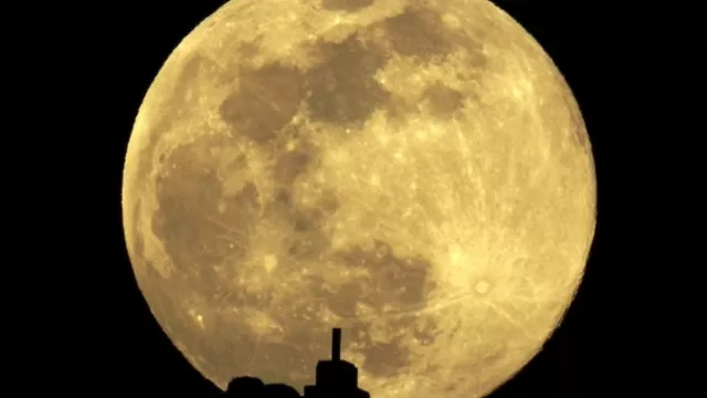 La &quot;superluna de gusano&quot; o la luna llena de marzo se ver&aacute; este mi&eacute;rcoles 20 de marzo. Foto: EFE