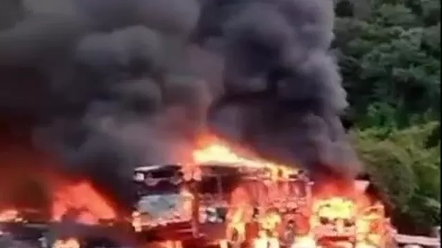 Venezuela: 8 muertos y 14 heridos dejan choque múltiple e incendio en autopista