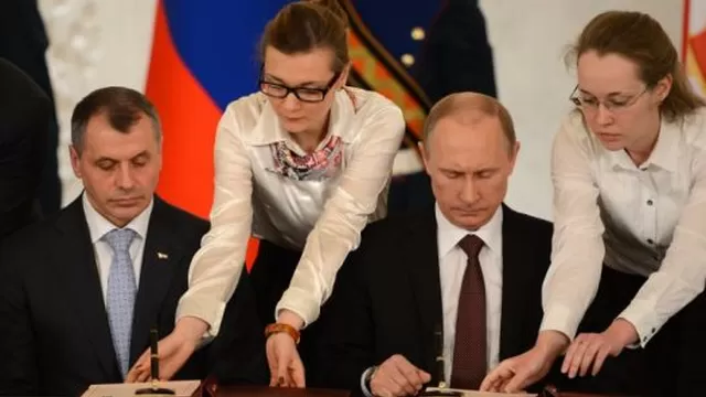 Vladimir Putin y líderes de Crimea firmaron el acuerdo de integración a Rusia