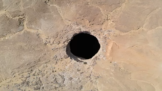 Yemen: El misterioso cráter conocido como el "pozo del infierno" impresiona a los geólogos